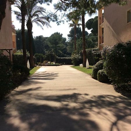 Entre Mer Et Piscine Hyeres Exterior photo